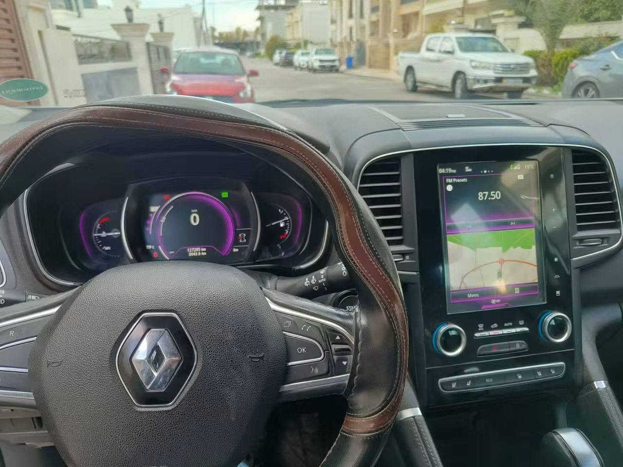 للبيع رينو كوليوس 2018
السيارة رقم اربيل ومكانها اربيل
فول مواصفات 
ماشيه 134000
بدون لاصبغ ولابارد
السعر 150 ورقه وبيها مجال

للاتصال واتساب ***********
