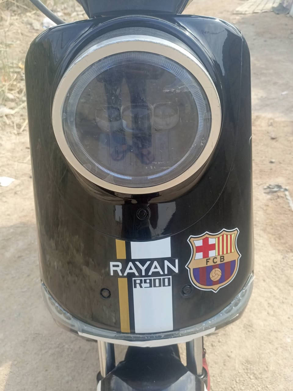 السلام عليكم شباب دراجه شحن للبيع
سعر كلش مناسب وجديده 
اسمه R900 شركه الريان من محمد الوكيل 
ومواصفاته معروفه 
و الدراجه تجي وتفحص بيدك
 من اي شي اكفلك بعدهي زيرو 

السعر 460 وبيه مجال قليل 
المكان بصره شط العرب تنومه 
الرقم ***********
