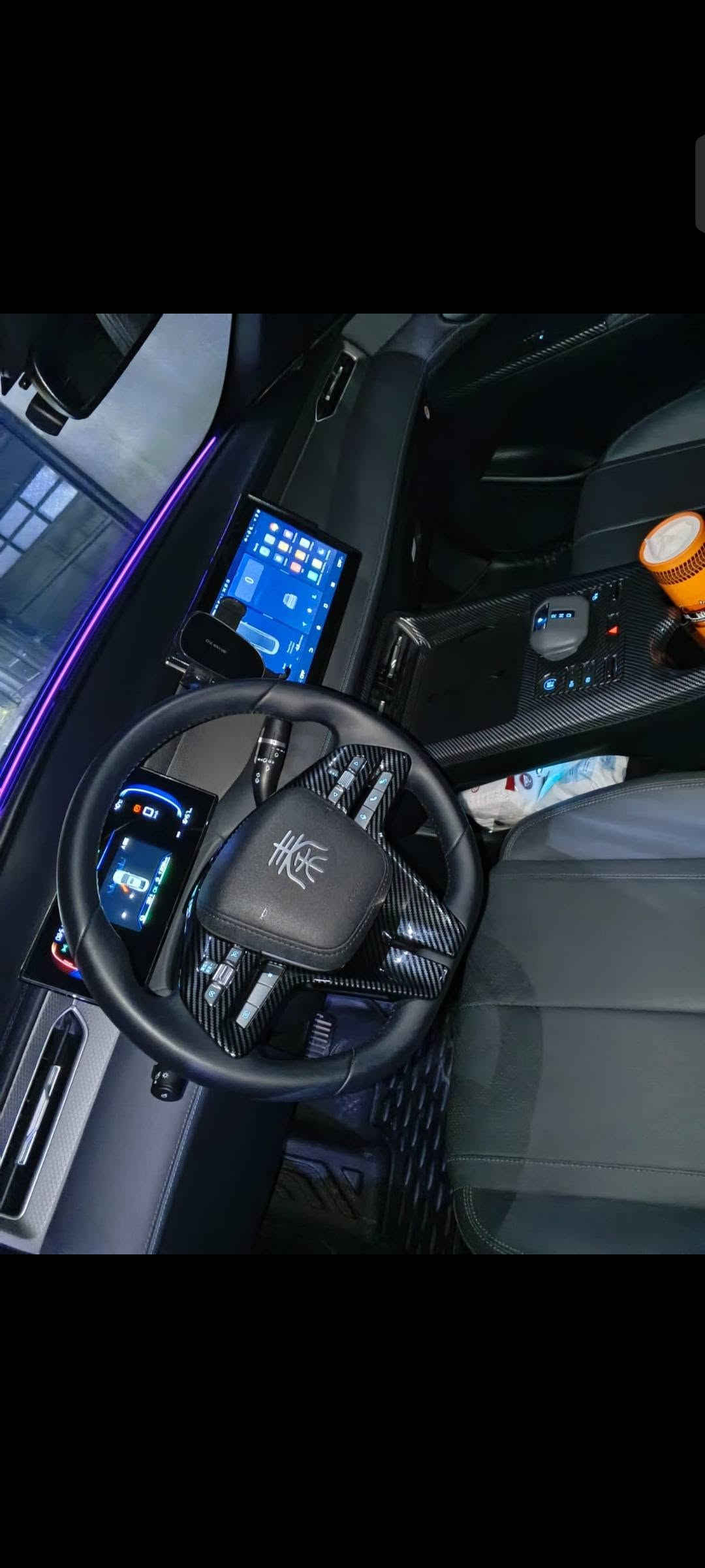 ‏Byd Qin plus 2025
‏
‏لون مميز ويل كروم  
‏
‏ماشية 28 الف كيلو فقط 
‏
‏السيارة مصروف عليها مثل 
‏
‏1-طخم سبيسرات 
‏2-انارة تسلا داخلي 
‏3-سستم كاربون فايبر داخلي كامل 
‏4-لدات دعاميات امامي خلفي 
‏5-عليها عازل حراري و تضليل كامل 
‏6-دواسات 4 بيبان و صندوك 
‏7-الشباك الامامي عليه حماية كاملة
‏8-شاشة دودو لانشر 26 اخر تحديث
‏9-شعار جاملغ امامي متصل بلباب 
‏10-بنيد جكات 
‏11-مطريات 
‏12-مري 
‏13-يدات 
‏14-واقيات طين 
‏15-حاجب لد امامي 
‏16-علامات سود
‏17- سبايدر صندوك
‏18-سبايدر جامة خلفية 
‏19-زعنفة قمارة 
‏20-ارضيات حوضية 
‏21-فرشة صندوك
‏22-سكوبات مثلثات خلفية
‏23-فرشة دشبول خلفي 
24-شاحنة 8 امبير بلادية 
‏25-داش كام الي يريده سعرة خارج عن سعر السيارة وحد
‏
‏كفالة من الفتح و الصبغ و البارد
‏
‏السعر 21200 قفل حلالي يمي و فلوسك يمك 
‏ارفع المنشور بكلمة طيبة و انشالله تركبون اغاتها 
‏
‏مكاني بغداد الغزالية 
‏***********

نص مكتوب في الصور:
- هسا يجيني كذاك الواحد يصيح حلوة 😂