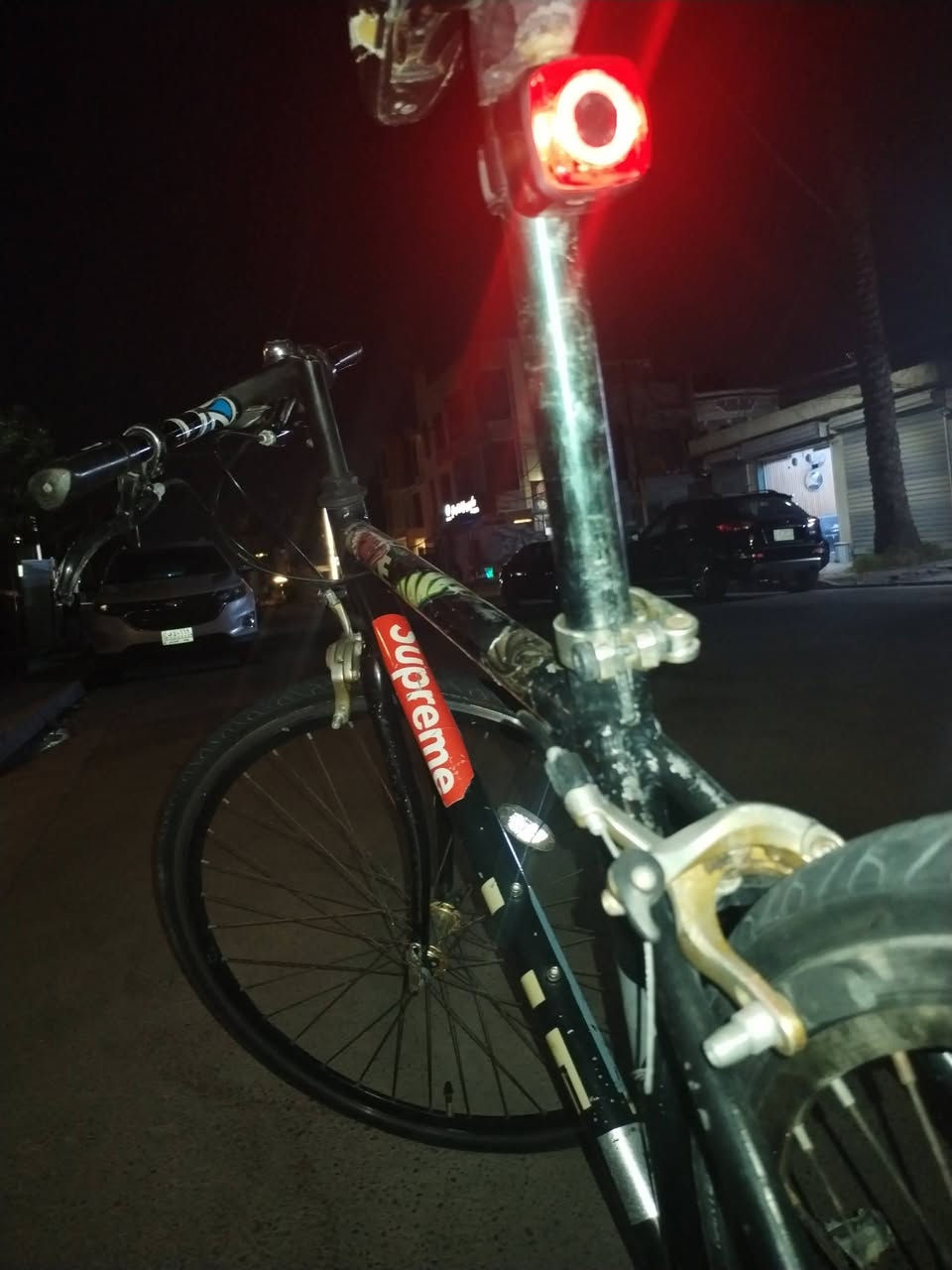 🤩 #بايسكــــل_للبيع🤩 🚲🚲
🔵🔵 النوع: c700🔵🔵

🔵🔵 الحجم:700x28🔵🔵

🔴🔴 سستم المكينة:شيمانو
🔴🔴 بحالة جيدة جدا👍
🔴🔴 نوع الويل:جويتج
🔺 الوزن: ريشة كلش خفيف ومريح بالسياقة

العنوان:بغداد/العامرية

💵💵 السعر:125 وقابل للتفاوض 💵💵
للأستفسار اكثر:
        📱 *********** 📱 يتوفر واتساب
