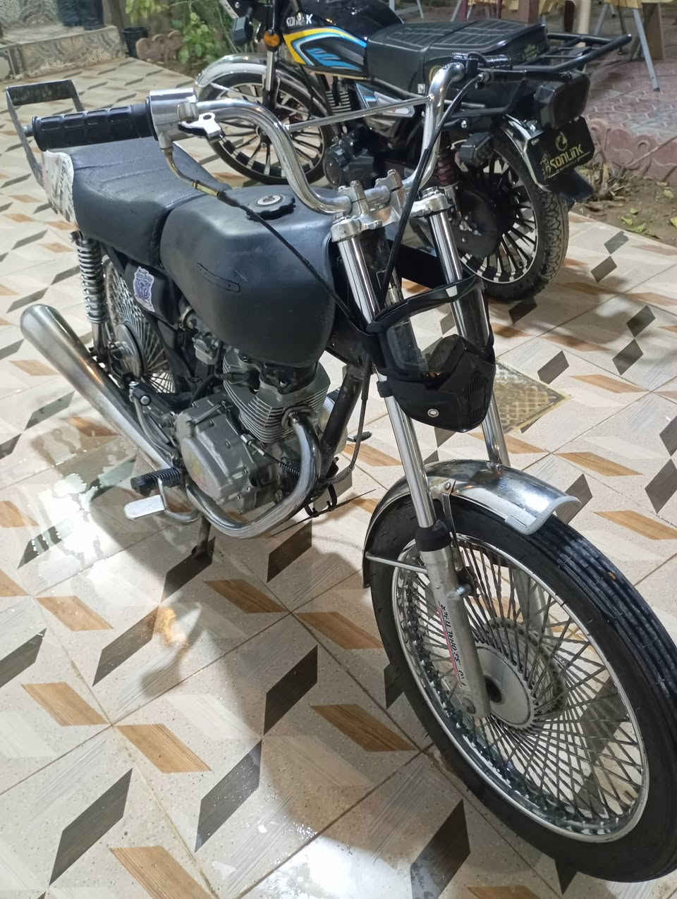 تايكر 21 شرط شلعه ومعدل وشرط لا عواج ولا لحيم ماطور مضبط .. سعره من الاخير 300 نهايته.. مراوس ما اراوس .. مكاني القادسيه شارع القره وردي.. ***********
