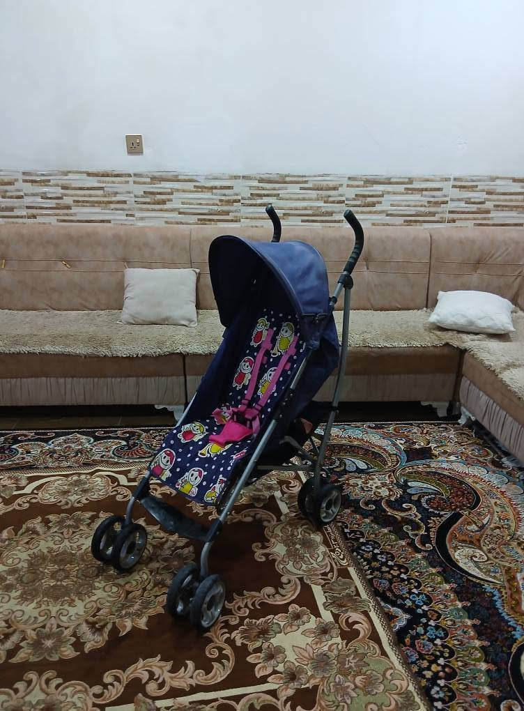 عارەبانەی مناڵان ئەوروپیە ، قایشی بەستنەوەی چوار لای هەیە ، کورسیەکەی تەواو تەختەکرێ بۆخەوتن و شوێن قاچەکەی بەرز ئەبێتەوە ،ژێری پێوەیە بۆشت هەڵگرتن ، بچوک ئەکرێتەوە بۆ ناوسەیارە و زۆر شوێن کەم ئەگرێت ، لەتەمەنی یەک ڕۆژی بۆی ئەبێ تا 4 ساڵی و زیاتریش
سعریشی زۆر گونجاوە قفڵی 25 هەزارە بێ معامەلە
سلێمانی ، گەیاندن هەیە*********** السليمانية, العراق
