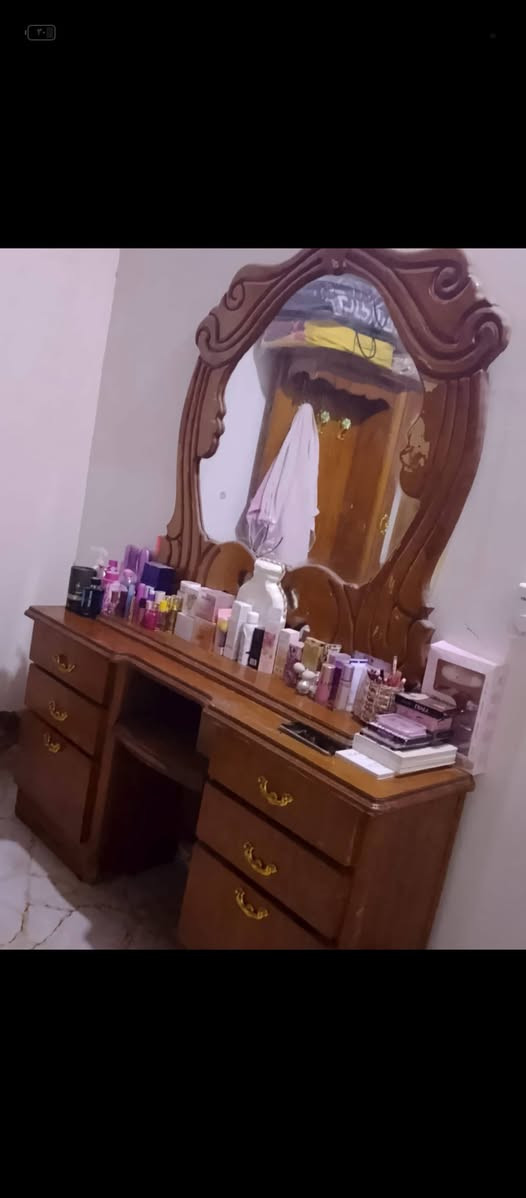 سلام عليكم
يوجد غرفة صاج شغل الموصل مستخدمة 

السعر. 800  وبيه مجال قليل 

***********
