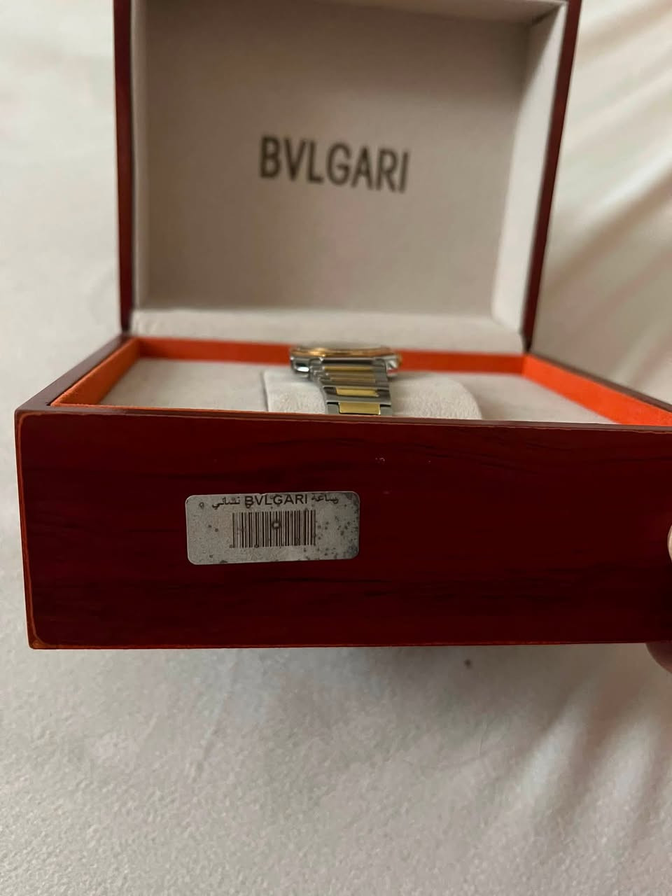 🥰 ساعة نسائية فخمة للبيع – BVLGARI Octo ✨
⌚ الماركة: BVLGARI (بولغاري)
💎 الموديل / المجموعة: Octo
✨ التصميم: ثنائي اللون، ذهبي مع ستانلس ستيل فضي
💎 الإطار: مرصّع بحبات الزركون/الألماس
🤍 المينا: فضي/رمادي مع عرض التاريخ عند الساعة 3
🇨🇭 صناعة سويسرية – Fabrique en Suisse

🔹 النقوش الخلفية حسب الصور:
• BGO 38 S
• BBL33S
• FABRIQUE EN SUISSE

🌟 ساعة أنيقة وفخمة، مناسبة للاستخدام الشخصي والهدايا والمناسبات.

📸 الصور والمواصفات موضحة بالإعلان.
💰 السعر: ٣٠٠ الف
📞 للاستفسار والتواصل: ***********
