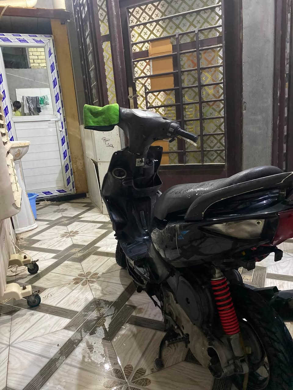 ماكس مضلع للبيع ادراجه خير من الله نضيفه مكينتها حيل نضيفه او نشطه لاتبخير ولا تنقيص نقصها بجم او ذيل فقط ولباقي كله شغال او تايرات جدد اليوم بدلتهن زوج  مكاني بغداد الغزاليه سعر٣٠٠ او بيها مجال 
اتصال ***********
واتساب ‭***********‬
