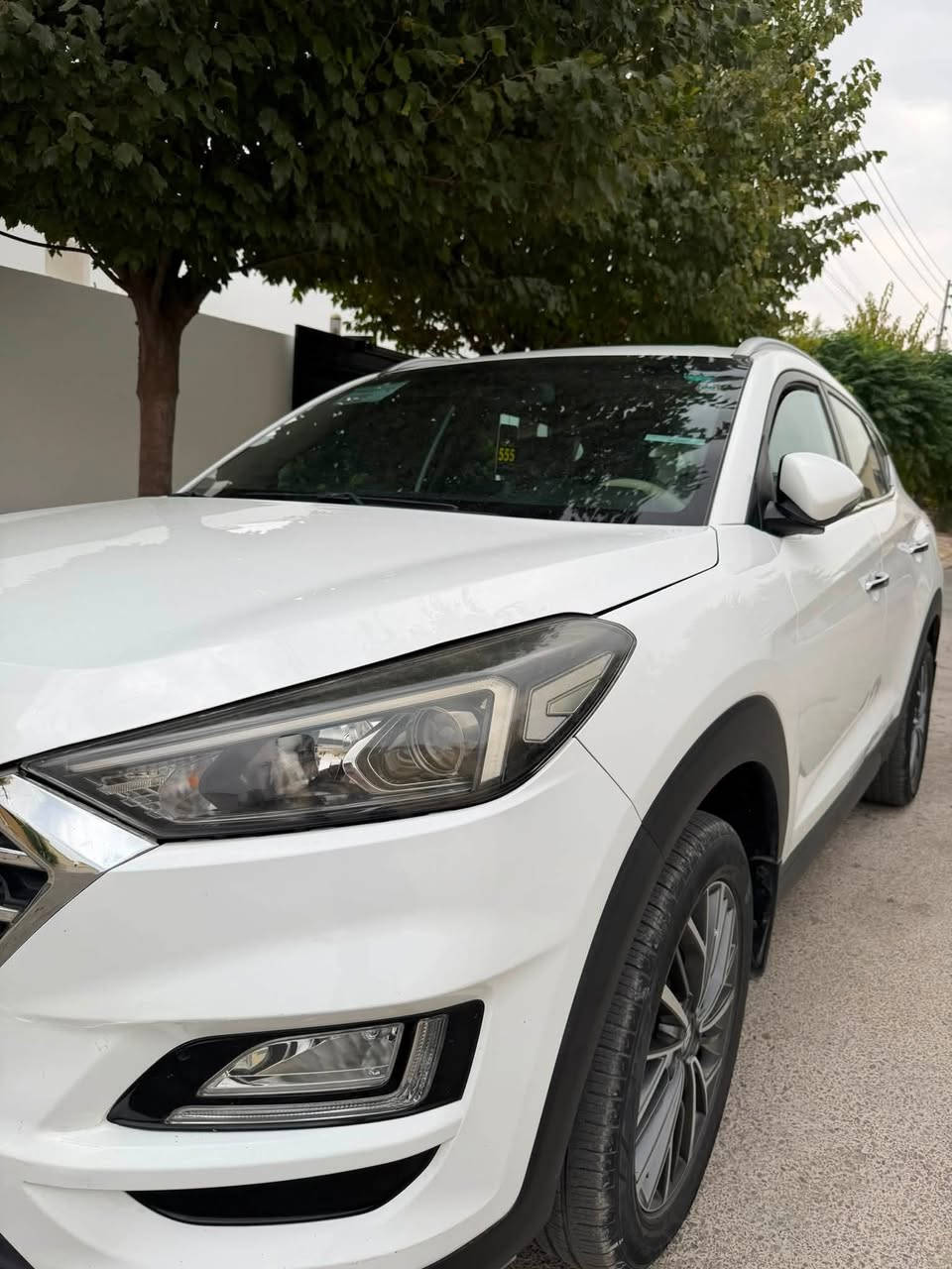 السلام عليكم اخوان / السيارة للبيع 🚗
نوع السيارة: هيونداي توسان خليجي 🚙
موديل السيارة: 2019 📅
نوع المحرك: دوش (DOHC) ⚙️
حجم المحرك: 2000 (2.0L) 🏎️
ماشيه السيارة: 97 ألف حقيقي 🛣️
ضرار السيارة:
مكفولة من الصبغ والتبديل ❌🎨
كارت بقعة صغيرة على البونيد 📑
تعديل على البارد بقعة صغيرة أسفل باب السائق 🔨
رقم السيارة: أربيل (سنوية جديدة مجددة لغاية 2031) 🆔
المواصفات:
🪑 كشنات كهرباء
🎨 داخل بيجي مميز
📺 شاشة كبيرة
💡 عدسات هالوجين / LED نهاري
🛞 ويلات كروم / إشاير بالمري
🎛️ تحكم ستيرن كامل
❄️ تبريد قطعتين (مركزي)
🚪 ترحيب بالمري
🚗 3 أنظمة قيادة (Eco / Sport / Normal)
📹 كاميرة خلفية / حساس خلفي
🛑 سايد بريك رجل / تثبيت سرعة (كروز كنترول)
العنوان: السليمانية 📍
رقم الهاتف: [*********** ] 📞
السعر: [179 $] 💰
