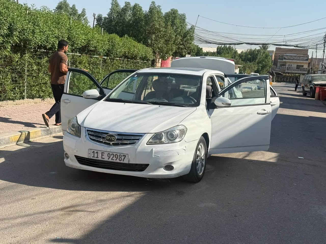 السلام عليكم BYD. G3.  2013 كير اوتماتيك المرغوب 
مكفوله كفاله عامه ضربه وصبغ وتبديل كير ومحرك شرط الكفاله كير مال مني كوبر يعني انسى العطل ميكانيك تبريد منضومة جديده صدر جديد تخم تاير نضيف محرك جديد سيارة ماعايزها اي شي فول مواصفات ماشيه 146 حقيقي سياره حلوه وشرط الفحص رقم بغداد 11 انكليزي والتحويل مباشر هزه جديده سنويه جديده سياره جاهزه على داير مليم ونضيفهحتى طخطخات مابيها ولا حتى بوارد ممتعوبه  السعر 52 مكاني بغداد رقمي 
***********
