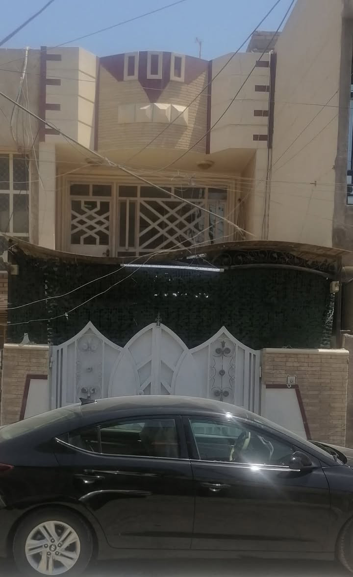 بيت للبيع في المشتل ٨٠ م محلة ٧٥١ زقاق ٣٠ طابو ملك صرف يتكون من ثلاث طوابق الطابق الأول استقبال ومطبخ وغرفة نوم وحمام ومرافق صحية مشتركة الطابق الثاني غرفتين نوم وحمام ومرافق صحية مشتركة الطابق الثالث غرفة نوم وحمام ومرافق صحية مشتركة البيت بحالة جيدة جدا وجاهز للسكن الاتصال بالرقم *********** وبالامكان مراوس ببيت زراعي بفارق سعر
