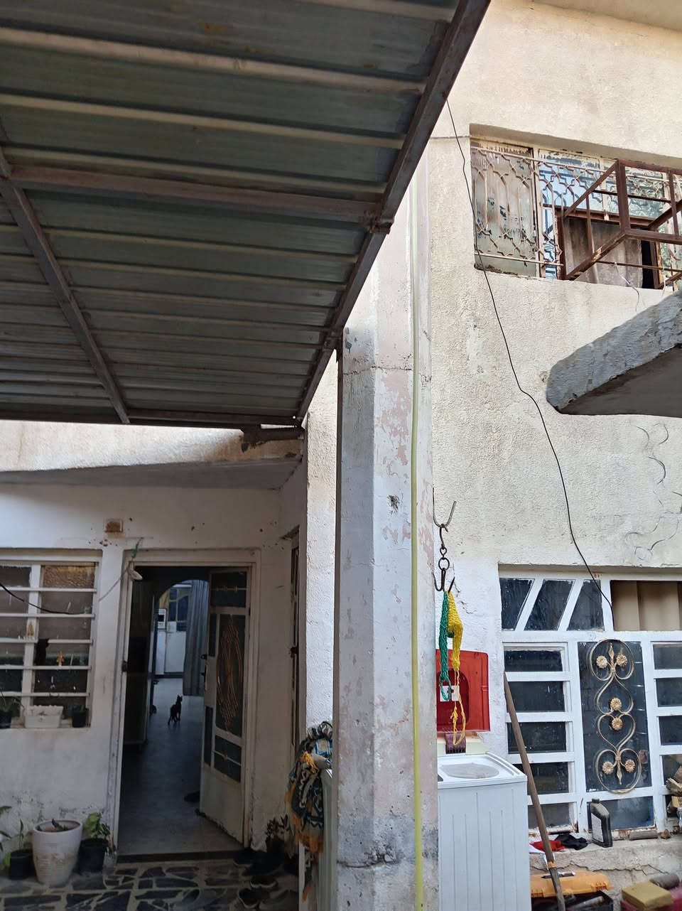 بيت للبيع في منطقة جرف الملح مساحة ١٥٠ يرجئ التواصل مع صاحب الدر رقم التليفون ***********
