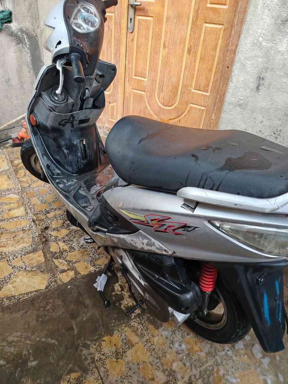 سلام عليكم دراجه كامكو جي فور صارله ٣ اشهر من اخذتها حاويه برغي ما مفتوح بيها دراجه ناعمه ونضيف كفرات اصليه مختمه تواصل *********** واتساب او فيس بوك متواجد السعر ٧٠٠ والشراي يشلع عيوني
