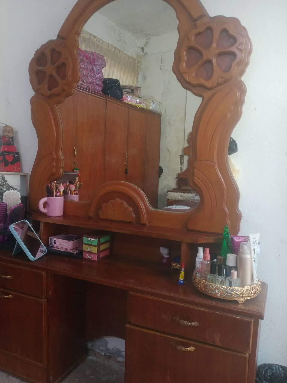غرفه نوم نضيفه  صاج عراقي للبيع للستفسار اتصل على الرقم ***********
