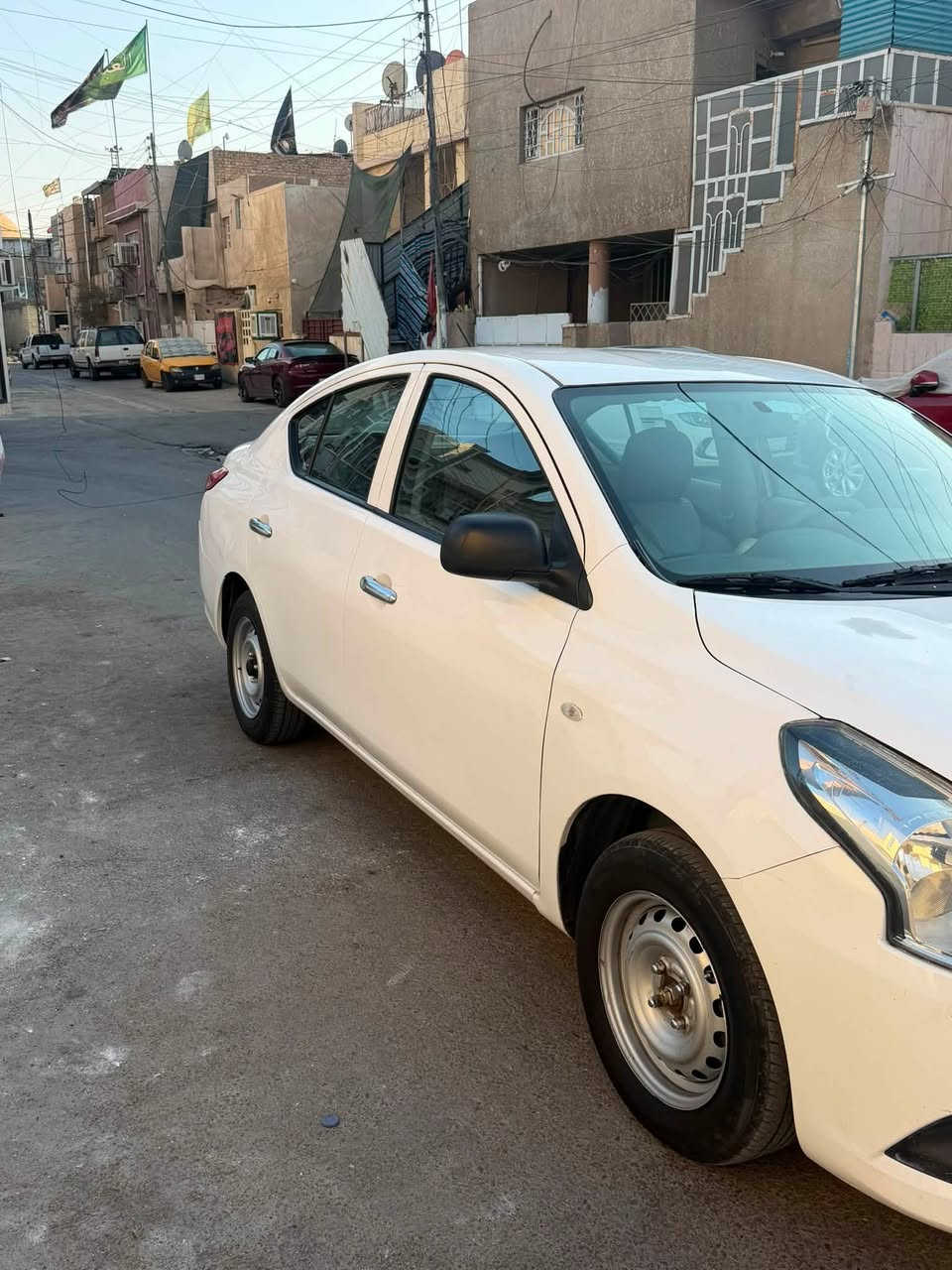 السلام عليكم 
نيسان سني ٢٠٢٢
سياره بيهه بارد جاملغ امامي وشبر بنيد بارد لا ضربه ولا شي مجرد بلوكه وكعت عليهه الصور موجوده 
وشخوط اثر خباثه مكحلات باقي السياره مكفول 
بغداد حي القاهره السعر ١٠٣ وبيهه مجال 
***********
