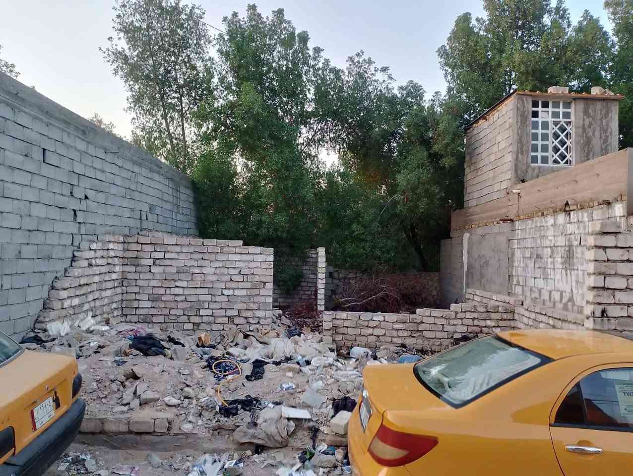 عرصه هيكل/بيع او مراوس بسياره / مكان حي الحسن شارع الرادار وره مجمعات سكر
⬛المساحه 100 م مربع 
⬛مكان حلو وشارع عريض 
⬛بناء غرفتين وصاله ومطبخ وتخاريج 
⬛قريبه ع الشارع 
⬛قرار 25 بيها قرار محكمه 
⬛بيع او مراوس بسياره 
رقم /‏‪***********‬‏ استفسار واتساب
