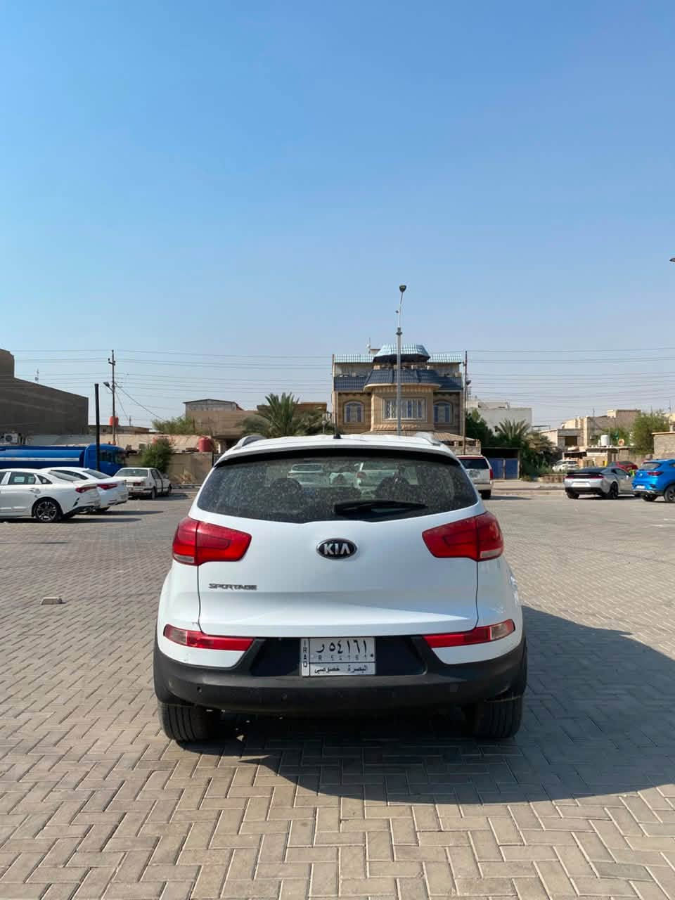 ---
*🚘 كيا سبورتج موديل 2015 - وارد خليجي 🚘*

التفاصيل الوصف
**اللون** ابيض لؤلؤي
**العداد** 158,000 كم
**الرقم** بصرة - الماني
**السنوية** منتهية
**حالة البدي** مكفولة من الضربة والشاصي والغرق - فقط طخات بسيطة
**التايرات** تخم تاير 
**السونار** بيها حالوب ناعم بالقمارة فقط
**المحرك والكير** مكفولات شرط الفحص

*🔧 النواقص:*
1. حدادية 
2. كمبريسر التبريد

*💰 السعر: 136 ورقة*
*📍 العنوان: البصرة - المعقل*
*🔄 المداور: ثاني يوم *

*للتواصل والاستفسار:*
*📞 ************
