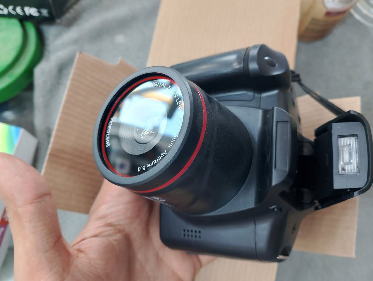 كاميرا رقمية من نوع HD Videocam تأتي في صندوقها الأصلي.تتميز بدقة تصوير تصل إلى 16 ميجابكسل كحد أقصى وشاشة LCD بحجم 2.4 بوصة.تدعم تصوير الفيديو بجودة 1080P وتحتوي على ميزة التثبيت الإلكتروني للصورة (EIS).
بسعر 30 ألف 
يوجد توصيل لجميع المحافضات 🛵 
***********
