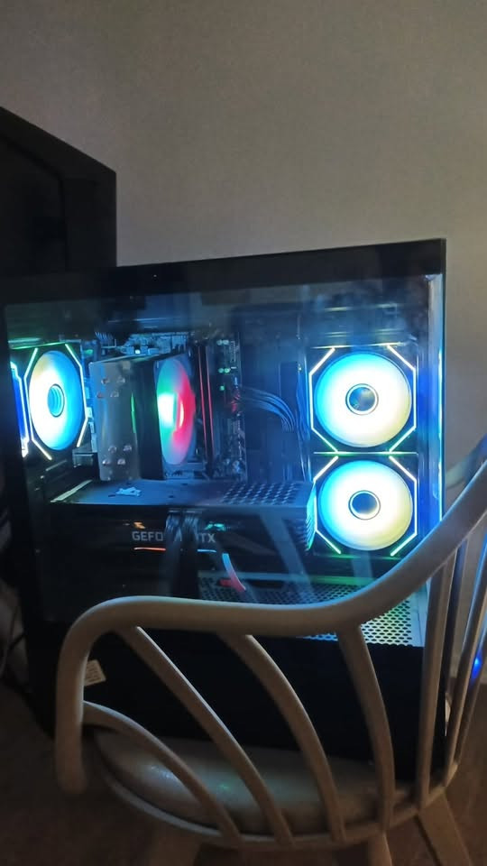 السلام عليكم 
Pc للبيع 
كرت الشاشه rtx 3070 
المعالج R7 5700x
مذربورد Gigabyt B450
الرامات 16G 3200 DDR4
مساحه التخزين  M.2 512g 
هارد خارجي 1G
المبرد Mass fan rgb 
البورسبلاي 750w bronze
وندوز 11 pro 
استخدام مدة 6 اشهر ✅

التجميعة مع شاشه 
مواصفتها
msi 27 inch 2K 180hz ips

السعر مليون و 100 
مكاني سليمانيه + متوفر توصيل

*********** متوفر واتساب

