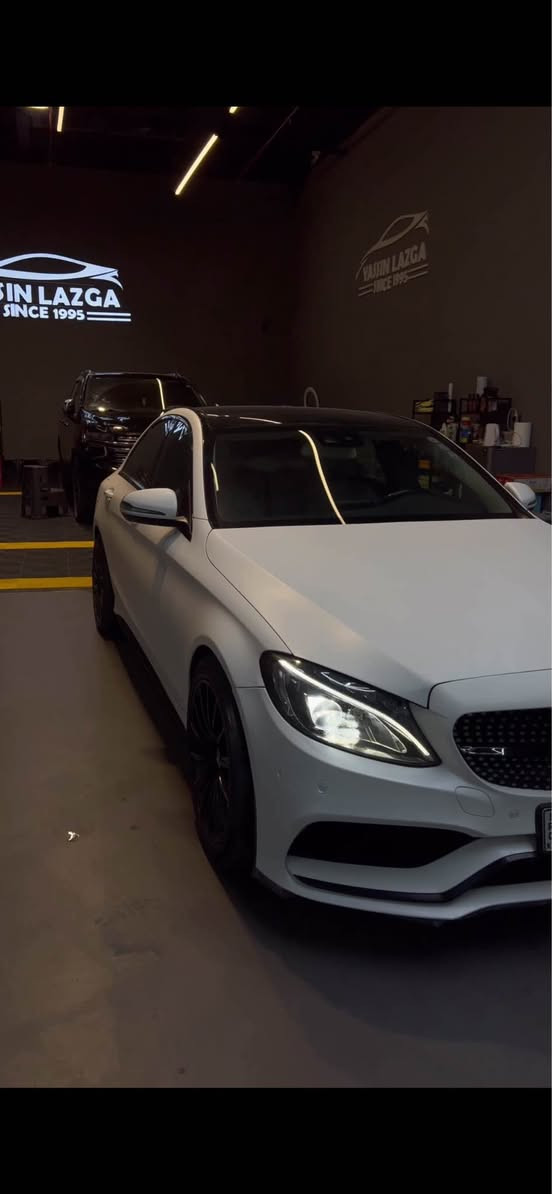 🔥 للبيع: Mercedes-Benz C300 AMG 2017 – Full Options (أعلى فئة) 🔥
إذا كنت تبحث عن سيارة قمة في النظافة، الفخامة، والمظهر الرياضي، فهذه السيارة هي الخيار المثالي لك!
📌 المواصفات الرئيسية:
• الموديل: 2017
• الكت (Kit): AMG الأصلي
• المحرك: 2.0L Turbo – قوة ممتازة مع استهلاك اقتصادي للوقود
.كامل مغلف PPF مات ضمان ١٠سنوات 
•فقط ماشية ٧٠الف 
•برغي مامفتوح بسيارة كلشي كفالة على وضع شريكة 
•سيرفسات كلها على شريكة bcmوكالة مارسديس 

• الوضع العام: بحالة الممتازة، جاهزة للمشاة ولا تحتاج أي مصاريف.
🌟 أهم المواصفات (Full Options):
• سقف بانوراما (Panoramic Sunroof)
• نظام صوتي فاخر Burmester
• المقاعد: جلد أصلي، كهربائية مع ذاكرة (Memory) وتدفئة
• الشاشة والكميرات: شاشة كبيرة + كاميرا خلفية + حساسات مساعدة للركن
• أنظمة الأمان والرادار: رادار منع التصادم + رادار النقطة الكوراء (Blind Spot)
• الإضاءة: أنوار LED High Performance الذكية
• الويلات: ويل صاج AMG أصلي رياضي
• أنماط القيادة: (Eco, Comfort, Sport, Sport+)
• التشغيل والدخول: بصمة تشغيل ودخول ذكي + صندوق كهربائي
•اخوان سيارة كلين تايتل و ضمان دولي كفالة بالعراق شبرين من بونيت صبغ بدون داخل بدون إرباكات كلها سليم بشرط سونار 

📍اربيل معرض اربيل 
***********
Whats app📞 أربيل, العراق
