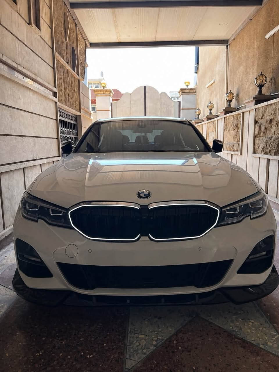 للبيع BMW 330i M Sport xDrive – موديل 2020
🔥 BMW 330i M Sport xDrive موديل 2020
سيارة رياضية وفخمة، تجمع بين الأداء القوي والفخامة والشكل الرياضي 😎🔥
ماشيه 43 مايل . ملاحضه سياره كلين كلين كفاله عامه 

المواصفات:
 
• 🚘 محرك 2.0 TwinPower Turbo
• 💪 قوة 258 حصان
• ⚡ عزم 400 نيوتن متر
• ⚙️ قير أوتوماتيك 8 سرعات Steptronic
• 🛞 دفع رباعي xDrive
• 🏁 تسارع 0–100 تقريباً 5.6 ثانية
• 🏎️ باكج M Sport
• 🎮 مقود M Sport رياضي
• 🖥️ شاشة وسطية + نظام iDrive
• 📱 عدادات رقمية
• 🌙 فتحة سقف
• 🖤 داخلية جلد أسود
• 📡 حساسات أمامية وخلفية
• 📷 كاميرا خلفية
• 💡 إضاءة LED
• 🛞 جنوط رياضية M قياس 20 إنش
• 🔥 عادم رياضي رباعي المخارج
• 🖤 سبويلر خلفي ودفيوزر رياضي لحيه اماميه 
• ✨ ديكورات وتفاصيل خارجية سوداء 
 • 🚗 كشنات تدفه ستيرين هيتر

السيارة نظيفة جداً ومميزة بالشكل والتجهيز، ومناسبة للي يريد BMW رياضية وفخمة بنفس الوقت.

📍 الموقع: بغداد السياره رقم دهوك 

📞 للاستفسار والتواصل:
***********
