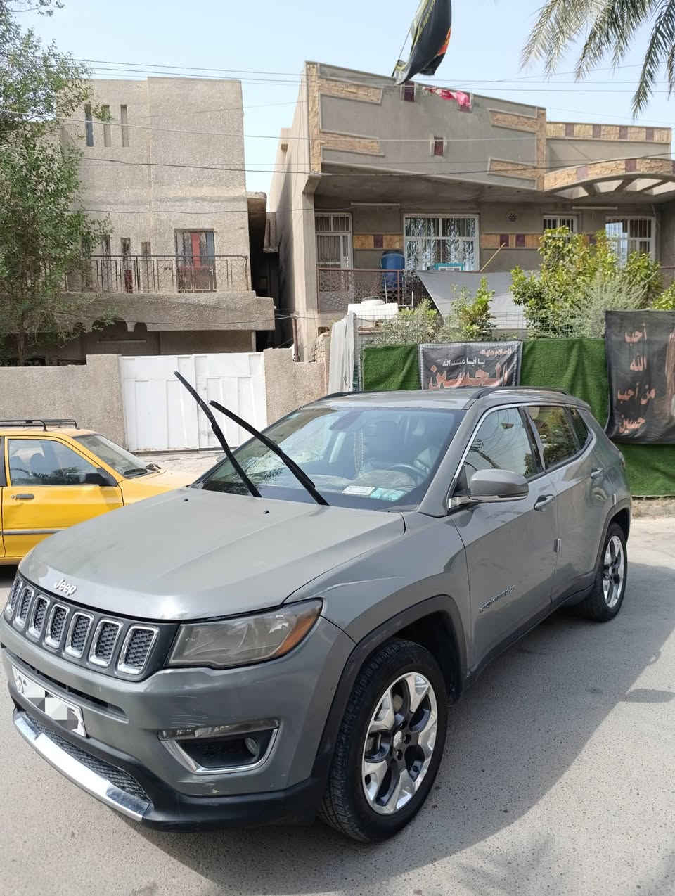 ( مكلف بلنشر )
للبيع  جيب كومباس موديل 2020 لمتد 
رقم بغداد انكليزي ... سنوية باسمي تحويل ثاني يوم  ..... وارد أمريكي لون رصاصي إسمنتي مميز السيارة جاهزة من كلشي بدون اي نقص .... حادث امريكا تبديل بنيد وجاملغ امامي ايمن 

🔹 فئة Limited
🔹 محرك 2.4 لتر
🔹 4 سلندر
🔹 كير أوتوماتيك
🔹 فور ويل 4×4
🔹 تشغيل عن بُعد
🔹 هاند بريك إلكتروني دگمة
🔹 مقاعد جلد
🔹 شاشة + شاشة كيلو متر 
🔹 كاميرا خلفية
🔹 مثبت سرعة
🔹 تحكم ستيرن
🔹 بلوتوث
🔹 تبريد
🔹تشغيل عن بعد 
🔹مقاعد جلد
🔹 هاند بريك دكمه اوتو 

✅ السيارة جاهزة للفحص بأي مكان

السعر 115 وبيها مجال بسيط 

📍 موقع السيارة : [ بغداد / البياع ]

📞 رقم الهاتف : *********** رقم صاحب السيارة
