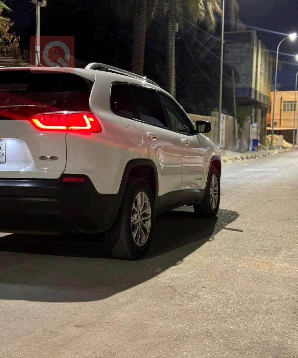 جيب شيروكي بزون 2019
للبيع 

ماشية 150km 

كير 9 نمر

محرك 4 سلندر 2.4 

4*4 (فور ويل)

شاشة 7 انچ

شاشة اعطال 

كامرة دوارة

تبريد قطعتين

هند بريك بصمة 

شاشة كار بلي 

لد نهاري

صدر جديد 

كير ومكينة خير من الله

رقم واسط تحويل ثاني يوم

السعر 112 ورقة

للتواصل *********** دهل اوران, واسط

نص مكتوب في الصور:
- iQ
- iQ iQ CARS
- iQ CARS
- 000-29343710 - 01/07/2021 - IAA 000-29343710 - 01/07/2021 29343710 000-29343710 - 01/07/2021 - IAA 000-29343710 - 01/07/2021 - IAA 000-29343710 - 01/07/2021 AutoAuctionHistory.com 000-29343710 - 01/07/2021 - IAA