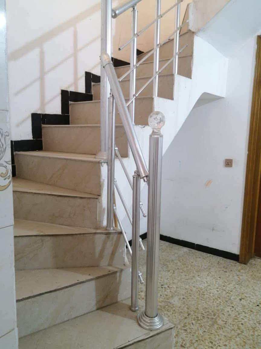 دار للايجار المساحه ٥٠ متر طابق واحد فقط نظيف البيت اريده لعائله صغيره ايجاره250المكان شارع ابو طالب بفرع الحسينه قرب اسواق اللولوه للاستفسار ***********
