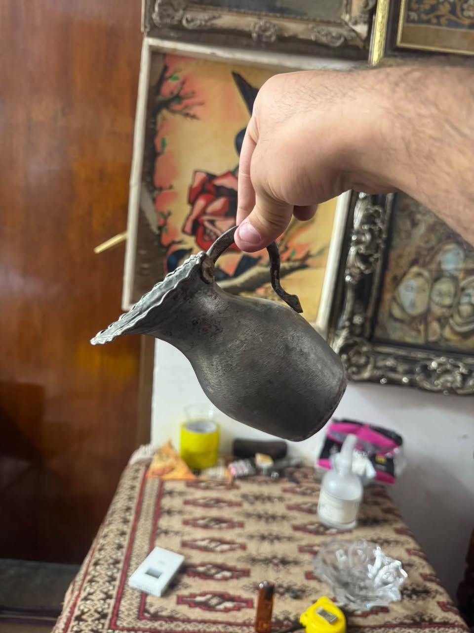 السلام عليكم ورحمة الله وبركاته
دولكه بغداديه قديمه جدا قياس 16نظافه تامه وموضحه في الصور للاستفسار يرجى التواصل على الخاص و الرقم التالي (***********)مصطفى الدليمي

