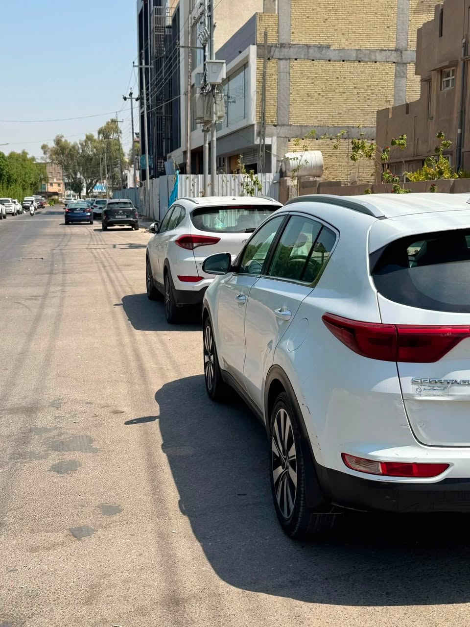 سلام عليكم سبورتج موديل 2017 خليجي مكينه 2000 دوش ماشيه 100 سياره حلوه ونظيفه اي نقص مابيه مكفوله من صبغ والتبديل والبارد بيه دحجه بلبنيد وبلجنطه وبيه صاير تكشير بلجنطه بسيط رقم بغداد بسمي مداور ثاني يوم مواصفاته المعروفه ويل كب كروم كامرا حساس وباقي المواصفات المعروفه سياره موجوده بكربلاء ***********
