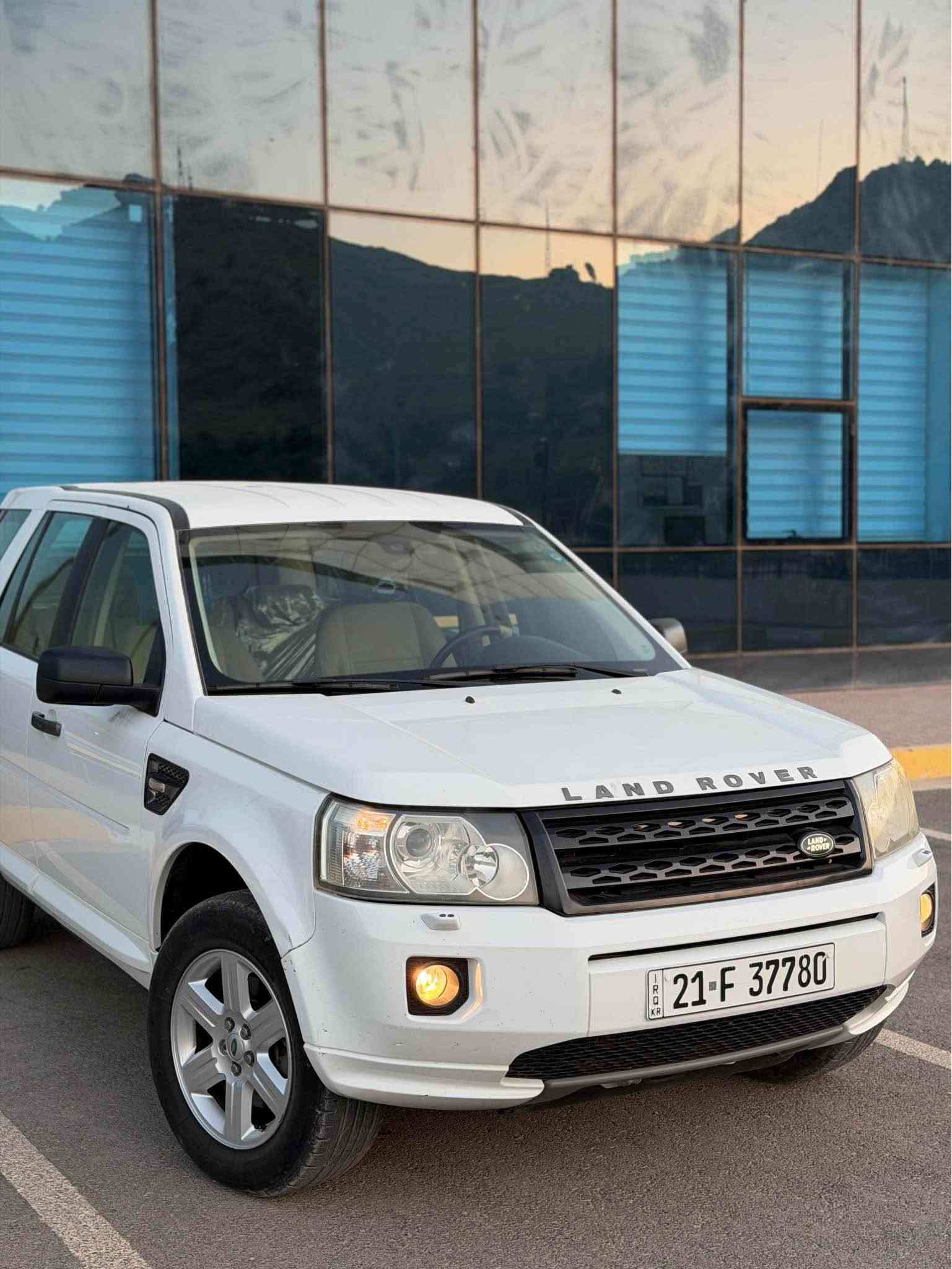 بسم اللّٰه الرحمن الرحيم
بەناوی خودای گەورە 
Land Rover 2012 
*********** 
***********
لاند ڕۆڤەر ٢٠١٢ 
سەیارەکە زۆر جوان و توند و تۆڵە گیر مەکینە کارەبای بەشەرت 
سەیارەکە بی بۆیاخە 
رەقەم سلیمانی بە شەرتی وەکالە و بەناو کردن 
ڤایبەر وەتس ئەپ 
***********
*********** السليمانية, العراق
