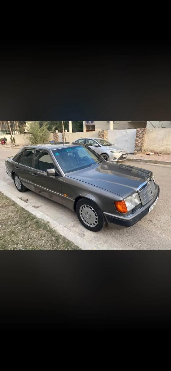 سلام عليكم
مرسيدس دب 

موديل 1990 كفالة عامة فقط صبغ جمالية 

قواعد دبلات شواصي مكفول

محرك بلادي قبق اسود

فتحة 

كشن كهرباء 

كهربائيات كلة شغال  

رقم بغداد ب اسمي تحويل مباشر

مكاني بغداد 

السعر ٨٥وبيهة مجال 

رقم الهاتف : ‭***********‬
