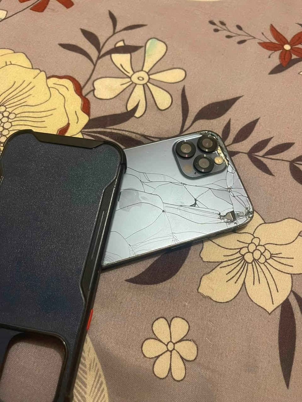 ايفون12 برو وتر وب260؟ ليش هيج سعره تعال اقرالي المنشور كفاله عامه
مبدئيا التلفون ممبدل شي بس فطور خفيفه بل شاشه مامبينه يعني تسدله جامله مضلله يختفي يمكن لان خفيف الفطر وفطر بلضهر هاهيه مابي شي بعد 

بطاريه80 ضمان صرف ميصرف أنطيك بي ضمان 

فيس إيدي شغال
لون الجهاز مميز بحري 
ذ 128
اتصال ارتنيت كله شغال وع فحص
كامرات وضوح شمس سلفي وخلفي كله شغال مالي عيب لجهاز من لطول للطول كفاله بس فطر بشاشه وبضهر وهاهيه سعر 260

*********** مكاني بغداد كريعات
