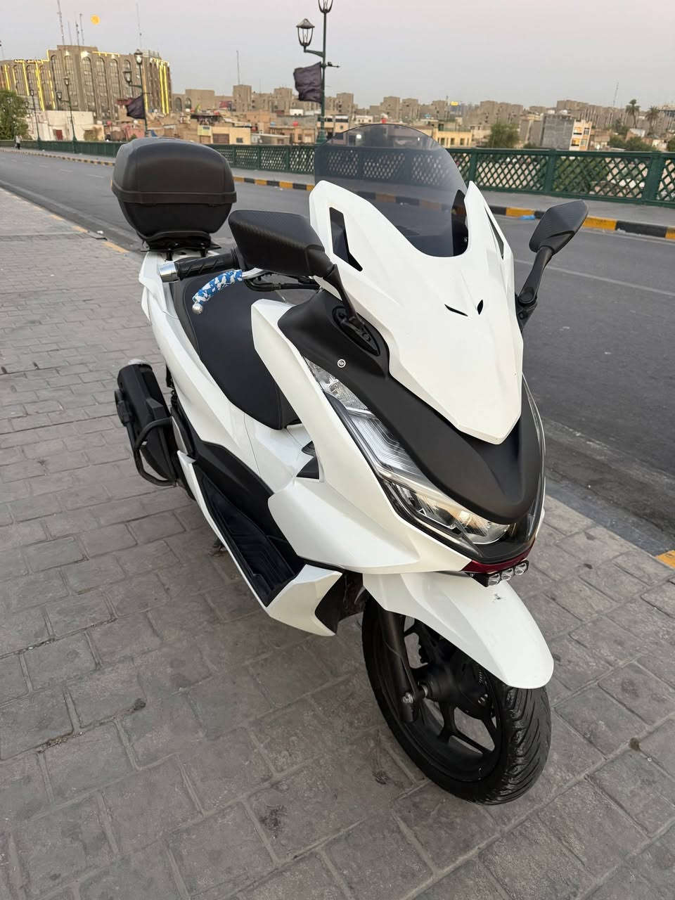 PCX جيل رابع موديل 2024
صور لمزاد موجودة بدون حادث
ياباني شاصي JK
وياهه بصمتين و رمز سكيورتي تكدر تشغلهه بلرمز بدون بصمه ومفتاحين جنطة
ماشيه 19 الف بس 
حجم لمكينه 125cc
وبيهه اضافات درع صالنصه و بجم تزويد جامه متحركة تصعد وتنزل ومرايات مثل مال TMAX 
ولايت تزويد عالي ناصي مدى 500 متر عدسة
كلج خلفي رياضي معدل 120 
وجنطه ماركة GIVI مو تجاري
مكفوله من لشخط كفرات مكينه كلجات كهربائيات تايرات دبلات كلهن جدد ع وضع لشركه جيب فيتر وياك وتعال افحص ابيعلك مكفول 
مكاني بغداد 
سعرهه 27$ وبيهه مجال للشرايه 
*********** موجود واتساب وتصال

ليدور نطايح ولبياع شراي متفيده خليروح للرمبه موجودات ب 15$
