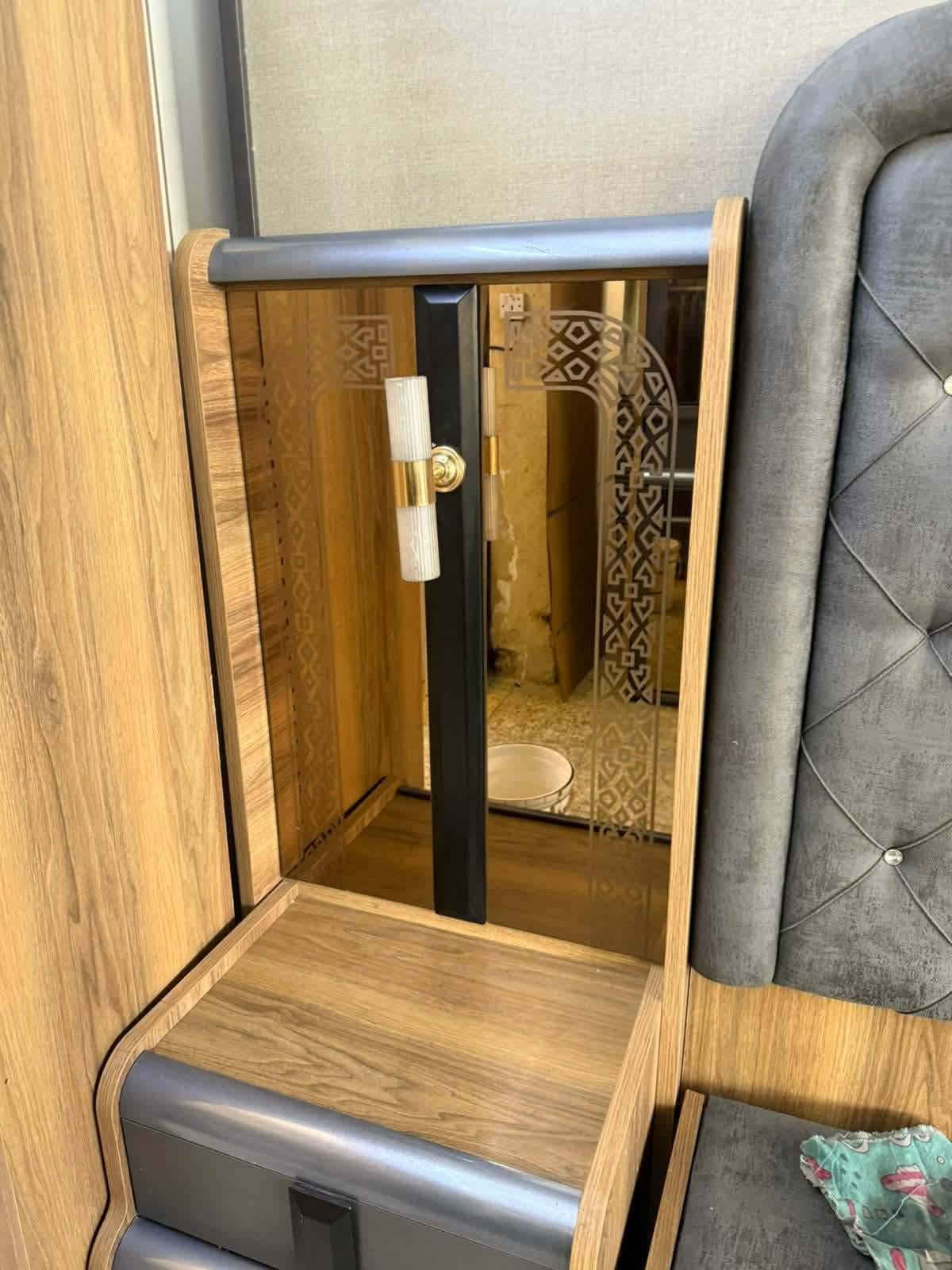 👑 عرض الملوك 👑
غرفة نوم تركي 10 قطع 
نظافه 90/💯

المتكاملة: 2 كنتور + سرير + 2 ميز سايد 
+ ميز تسريحة + كرسي + شازلون + مري ديكور

دهان حراري فخم | خشب تقيل | شغل درجة اولى للحجز والاستفسار اخذ سكرين وتفضل واتس اب *********** تتوفر انواع الغرف
