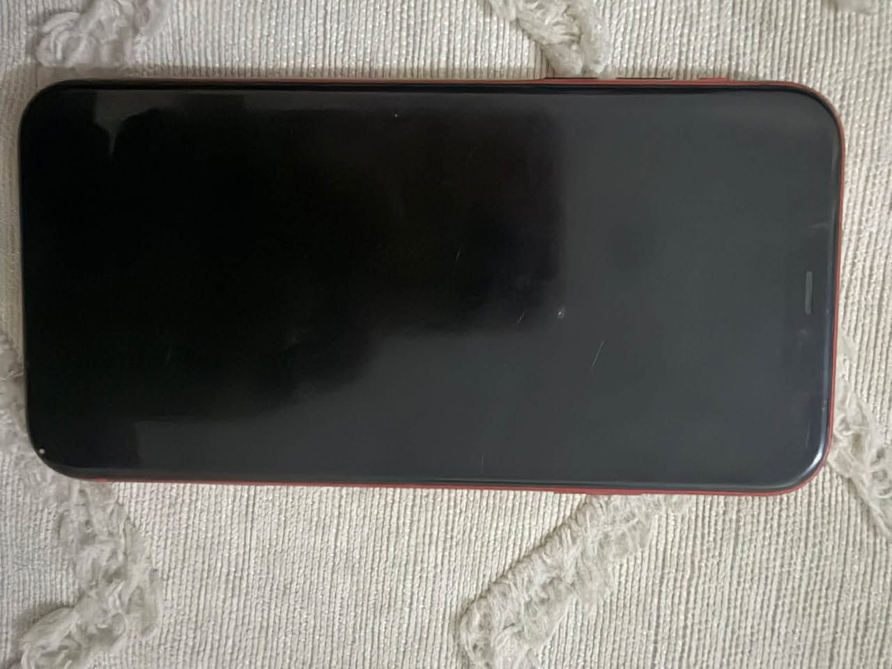 ‏سلام عليكم للبيع iPhone 11 عادي تلفون بلادي مثل ما موضح بل صوره  بي نقطة بل شاشه مابينه المكان بغداد الزعفرانيه السعر ١٥٠ و بي مجال *********** ￼

نص مكتوب في الصور:
- ١٢:٢٧ حالة البطارية والشحن رسالة مهمة حول البطارية حالة بطارية هذا الـ iPhone متدنية جدًا. يمكن استبدال البطارية عن طريق أحد مزودي خدمة Apple المعتمده لاستعادة المستوى الكامل للأداء والقدرة. العثور على خيارات الخدمة... الحد الأقصى للقدرة ٧٩٪ هذا قياس لقدرة البطارية مقارنة بقدرتها عندما كانت جديدة. قد تتسبب القدرة المنخفضة بتقليل ساعات الاستخدام بين عملية الشحن والأخرى. أقصى قدرة للأداء ستساعد الأنظمة المضمنة في النظام والمكونات في تخفيف آثار الأداء التي قد تلاحظها أثناء التقدم الكيميائي في عمر بطارية iPhone. شحن البطارية المحسن للحد من استنزاف عمر البطارية، يتعلم الـ iPhone من عادات الشحن اليومية، بحيث ينتظر ولا يتجاوز ٨٠٪ حتى يحين موعد حاجتك إلى استخدامه.
- ١٣:٢٧ حول < iPhone الاسم < 27.0 إصدار iOS iPhone 11 اسم الطراز MWJG2LL/A رقم الطراز C7CZR47AN72L الرقم التسلسلي < سجل تاريخ القطع والخدمة - الأغاني - الفيديوهات - الصور ٩ التطبيقات ٦٤ غ.ب. السعة ٣٩,٨٤ غ.ب. متوفرة