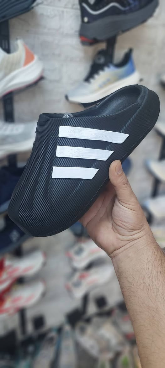 كروكس رجالي اديداس الجديد 😍 خفيف وطبي 100/100
متوفر بثلاثة اللوان / اسود، رصاصي، ابيض
القياسات من من 40 الى 45
للتواصل واتساب ***********
متوفر متوفر لدى براند الامين للاحذية 
الامين الثانيه شارع النواب قرب المركز الصحي 
#سليبر #كروكس #scrubs  #_طبي #explorar #nurselife #
