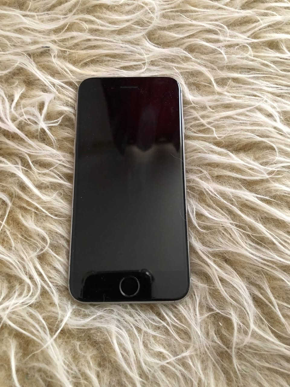 اسلام عليكم 
ايفون 6s يحمل كل برامج  ذاكره ٦٤ بطاريه 100 سعره 60الف  مكاني كوت توصيل موجود وين متريد تواصل واتساب ***********

نص مكتوب في الصور:
- لا توجد بطاقة SIM 8:13 ص 4% البطارية حالة البطارية كما هو الحال مع البطاريات القابلة لإعادة الشحن، بطارية الهاتف قابلة للاستهلاك وتصبح أقل فاعلية مع الوقت. معرفة المزيد... الحد الأقصى للقدرة ١٠٠٪ هذا قياس لقدرة البطارية مقارنة بقدرتها عندما كانت جديدة. قد تتسبب القدرة المنخفضة بتقليل ساعات الاستخدام بين عملية الشحن والأخرى. أقصى قدرة للأداء تدعم بطاريتك حالياً الأداء الطبيعي وقت الذروة. شحن البطارية المحسن للحد من استنزاف عمر البطارية، يتعلم الـ iPhone من عادات الشحن اليومية، بحيث ينتظر ولا يتجاوز ٨٠٪ حتى يحين موعد حاجتك إلى استخدامه.
- لا توجد بطاقة SIM ٨:١٤ ص ٦٤,١٪ عام حول الاسم iPhone إصدار البرنامج 15.7.4 اسم الطراز iPhone 6s رقم النموذج الرقم التسلسلي غير متوفر الشبكة الأغاني مقاطع فيديو الصور السعة ٦٤ غ.ب. متوفر ٥٤,١٣ غ.ب.