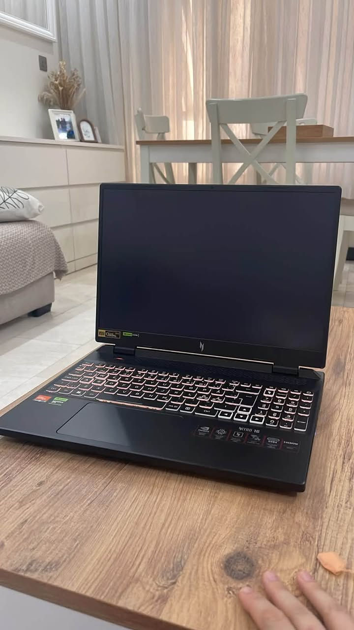 � للبيع Acer Nitro V AN16-41 🔥

لابتوب قوي جداً ومناسب للألعاب، المونتاج، التصميم والبرامج الهندسية.

💻 المواصفات:
• المعالج: AMD Ryzen 7 7840HS
• كرت الشاشة: NVIDIA GeForce RTX 4070 – 8GB
• الرام: 16GB DDR5 بسرعة 5600MT/s
• التخزين: 1TB SSD
• الشاشة: 16 إنج WQXGA
• التردد: 165Hz
• الاستجابة: 3ms
• يدعم NVIDIA G-SYNC

✅ يشغل الألعاب الثقيلة بسلاسة
✅ ممتاز للمونتاج والتصميم والبرامج الهندسية
✅ الجهاز استخدام نظيف جداً
✅ الكيبورد إنكليزي ويمكن إضافة أحرف عربية

💰 السعر: على الخاص

📲 للتواصل واتساب:
***********
