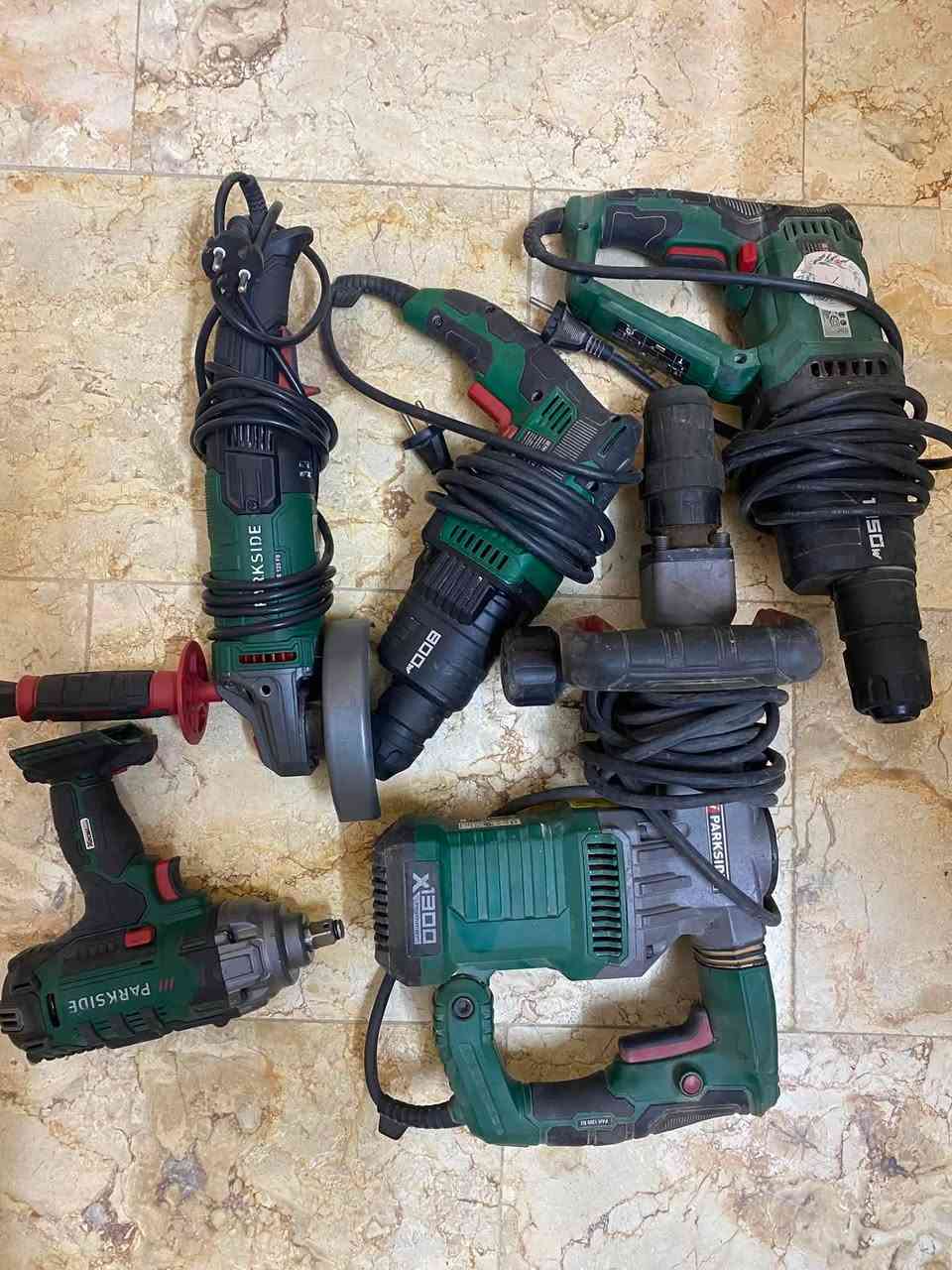 السلام عليكم ، للبيع شلعة وحدة وبسعر مناسب حلل واخذ بما يرضي الله
عدد اوربية ماركات متنوعة تقريبا كلشي موجود بيهن 
بيهن شغال وبيهن فحم 
مكاني الديوانية وعندي توصيل لجميع محافظات العراق 
***********
