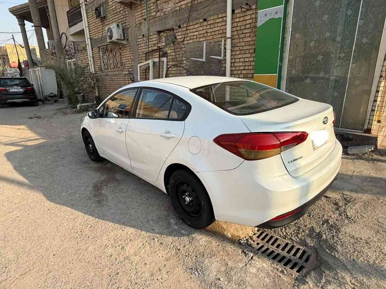 السلام عليكم 
سيراتو 2017 خليجي مكفولة من أي ضربة 
محرك ما مفتوح وكير وحدادة شرط تخم تاير جديد 
سيارة مشروع وطني 
اشاير بالمري تحكمات ستيرن كاملة حساسات 
مكان السيارة الناصرية 
السعر 105 وبيها مجال 
***********
