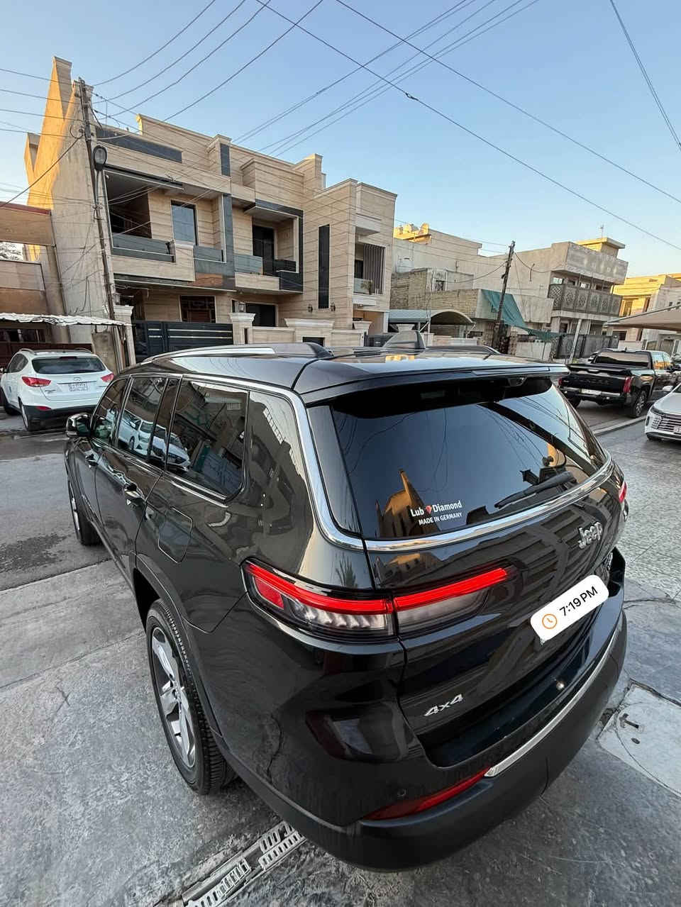 السلام وعليكم
للبيع2024 Jeep Grand Cherokee L Limited
جيب ليمتد بلاص يعني فول ١ على ١
رقم بغداد الجديد
بأسمي كتاب شهداء
لون اسود كذاب  
ماشية 28000 

المواصفات:-
بصمة تشغيل 
بصمة ابواب وصندوق
ثلاث شاشات بالدشبول 
تشغيل عن بعد 
بانراما 
كشنات Vib منفصل 
كشنات تدفئة تبريد 
تبريد منفصل ثلاث قطع
شاشة جبيرة
كير ماوس 
درايف مود 
انظمة قيادة
وتحكم بالقيادة
صندوق كهرباء
كشنات جلد لون بيجي 
كشنات كهرباء
كشن خزن ميموري
سستم صوت ALBINE
نقط عمياء
رادار امامي
رادار جوانب
تحديد مسار 
وقوف ذاتي
حساسات امامي خلفي 
مراية وسطية كامرة
٥كامرات ٣٦٠
هند بريك دكمة
تحكم استيرن
هيتر استيرن
شفتات استيرن
 منافذ تايب سي
لايتات زينون 
لدات امامي
بكلايت لد 
سبير منازل
جام اوتو
ويل كب كروم 

السيارة بيهة صبغ بنيد وجاملغ
بدون دواخل شرط الفحص 
السيارة جاهزة بدون اي نقص   
اي استفسارت تعال خاص او اتصل
***********
عنوان بغداد
حي الخضراء

