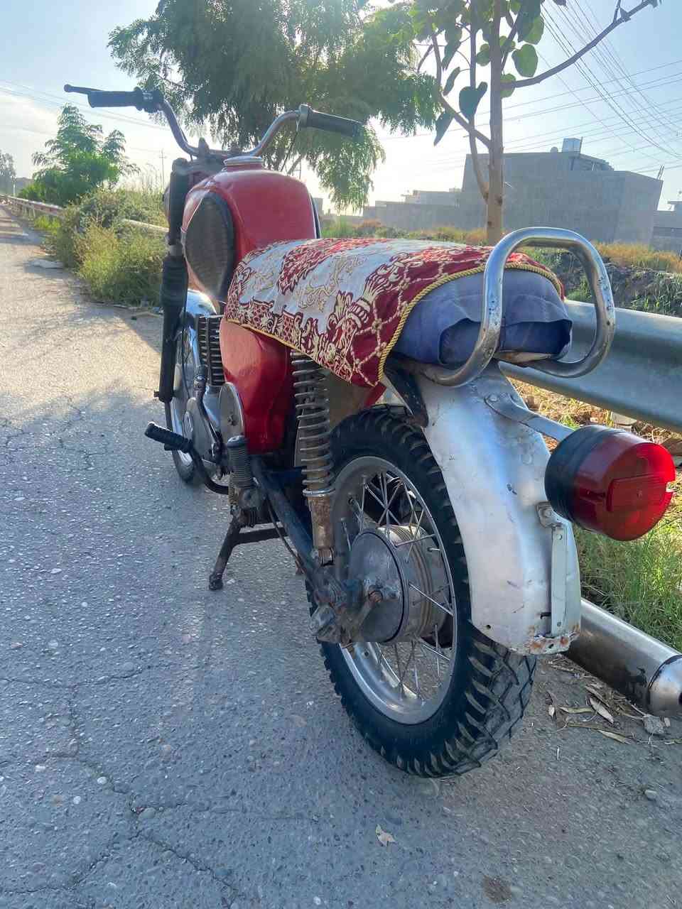 سلام عليكم دراجه mz موديل1981للبيع بدون كير2يفلت شغاله وجاهزه سعر 365وبي مجال عنواني بلد شطيطه ***********
