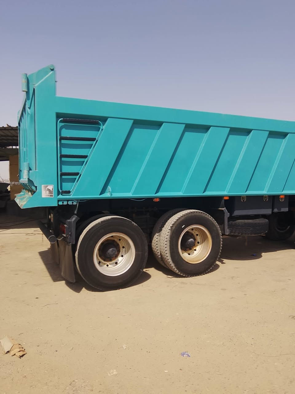 مقطوره للبيع ارتفاع 135طول 725عرض230 باب دفتري حداد علي ربيع تاجي براد 16دناكير الماني للستفسار ***********

