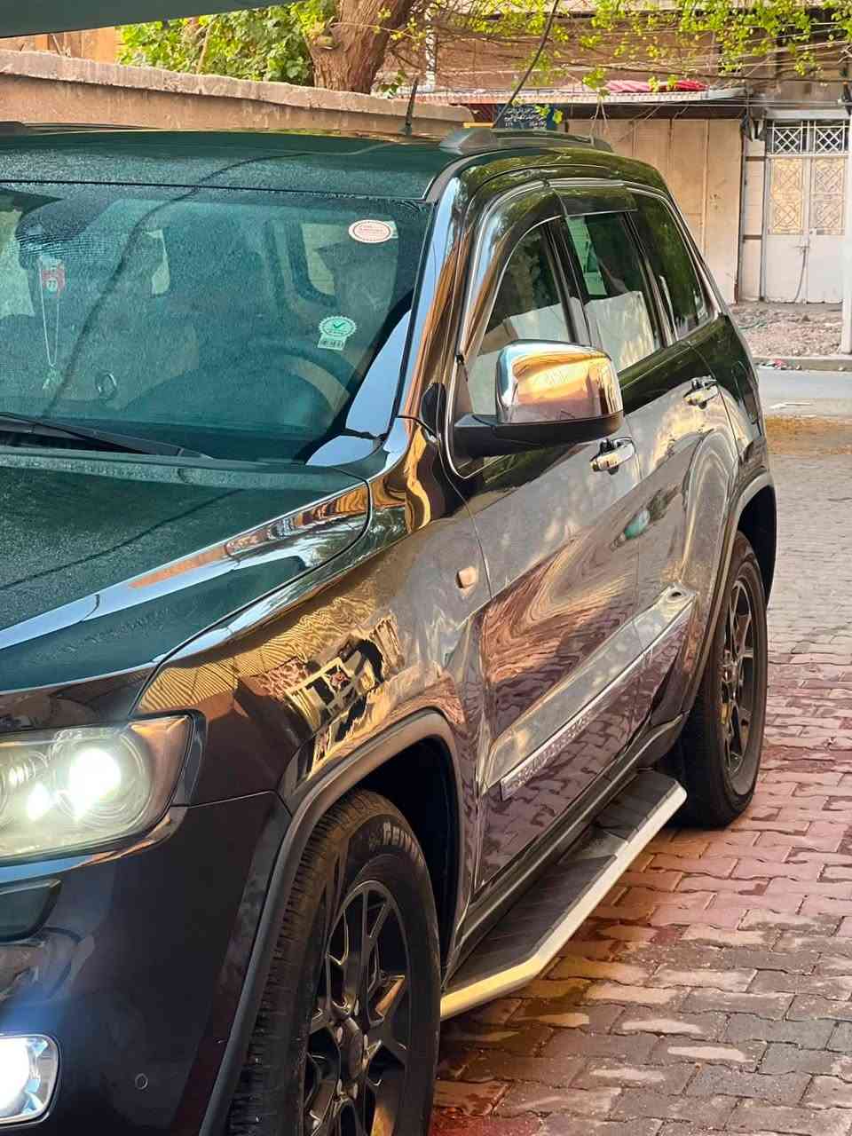 للبيع | Jeep Grand Cherokee Limited 2013 خليجي 🇮🇶

✨ لاريدو  Limited فل مواصفات
🚙 دبل (4×4)
📍 خليجي
📊 الممشى: 140 ألف كم فقط

المواصفات:

* بصمة تشغيل
* سقف بانوراما
* تدفئة للمقاعد الأمامية والخلفيه
* تدفئة للمقود (ستيرن)
* 4 وسائد هوائية (Airbags)
* حساسات أمامية وخلفية
* جنطة كهرباء
* دواسات جانبية
* إنارة LED

حالة السيارة:
✅ المكينة مكفولة
✅ الكير مكفول
✅ الهيكل بدون صبغ (يوجد فقط أماكن بارد حسب تقرير الفحص)
✅ تقرير فحص موجود
✅ السيارة نظيفة جداً وجاهزة للاستخدام

ملاحظة:

* الفورويل (4×4) ملغي.
* يوجد نقص بحجرات الصالنصة فقط.

💰 السعر: 17,000 دولار قابل للتفاوض بالمعقول بعد المعاينة.

للاستفسار والمشاهدة يرجى التواصل على الخاص أو الاتصال
***********
