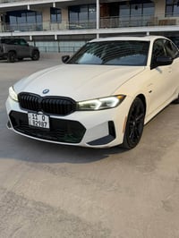 BMW 330e M package 2023   ثلاث وضعيات قيادة (بانزين ، كهرباء ، هايبرد)...