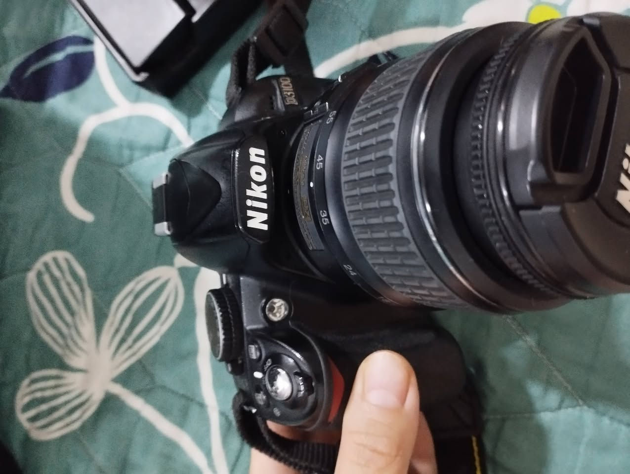 للبيع كاميرا Nikon DSLR مع عدسة 18-55mm 📸
كاميرا Nikon بحالة جيدة جدًا، مع: ✅ عدسة Nikon AF-S 18-55mm
✅ بطارية Nikon أصلية EN-EL14
✅ شاحن Nikon الأصلي
✅ حزام الكاميرا
✅ حقيبة الكاميرا
الكاميرا تعمل بشكل جيد، ومناسبة للتصوير الشخصي والمناسبات والتصوير للمبتدئين.
💰 السعر: 350,000 دينار عراقي
قابل للتفاوض للجادين فقط.
لتواصل ***********
