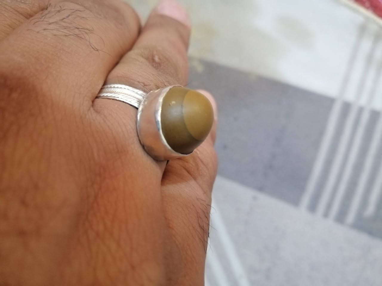 سلام عليكم محبس صياغه نجفيه جزع يمني خرز امام ملعوب بيها قديم الشراي يقدر سعره وياخذه خرزه مامجروخه ولا ملمعه الستفسار وتساب ***********مكاني نجف
