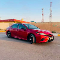 اخوان كامري 2019 (se)   ضرر قطعتين بدون داخل وايبراك شرط وبيها مكانين ...