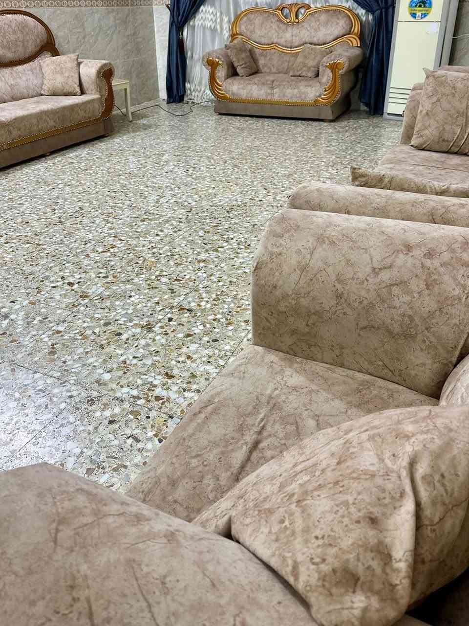 ديوانيه • ١٥ مقعد • نظيف