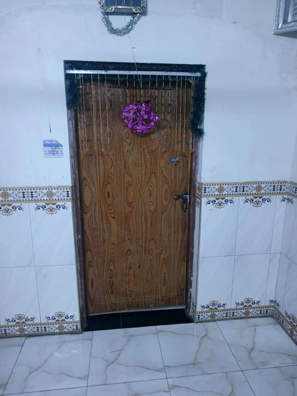 مكلف بنشر بيت للبيع مساحه ٢٠٠ يتكون من غرفتين وصاله مطبخ وديوانيه صحيات بشارع صوره تصل علا صاحب البيت ***********
