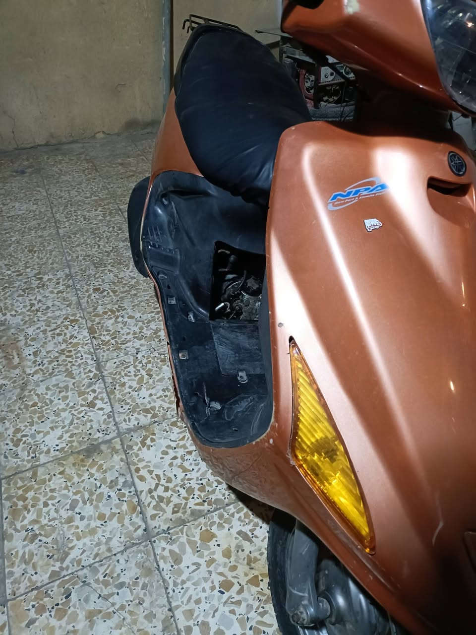 دراجة فراشه نثيه 
خذيته قبل يومين وبس طلعت طفت بيه من يم الولد اريد ابيعه طافيه هيه كايمه وعوزه كهربائيات مكاني مركز البصرة الي ما تخدمه لا يكسر بيها جزاكم الله خيرا 
***********
