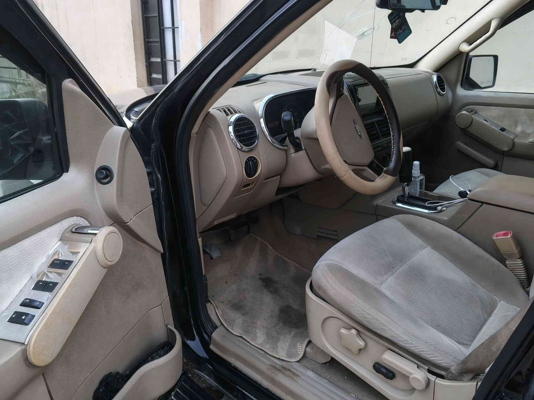 السلام عليكم
شباب فورد اكس بلور للبيع او مراوس 
السياره 3 قطع صبغ بدون دواخل 
كير مكينه تبريد كله جديد وشرط الفحص 
7 راكب تو ويل بدون اعطال 
 ترايك وين متريد عنواني  ديالى بعقوبه
ملاحضه بس الرقم اتقيم ب 20 ورقه 
سعرهه كامل 85 ورقه 
***********
